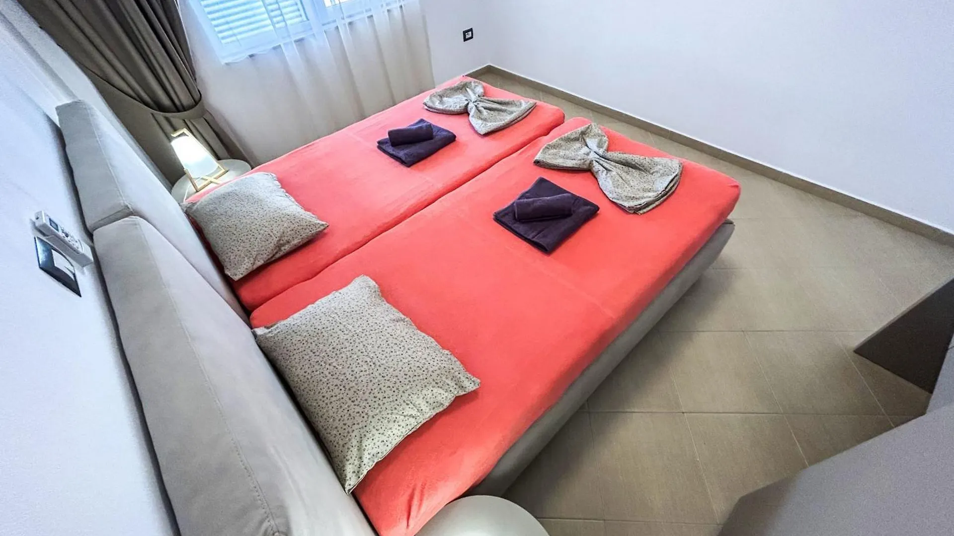 Two Bedrooms Top Location Golem  Διαμέρισμα
