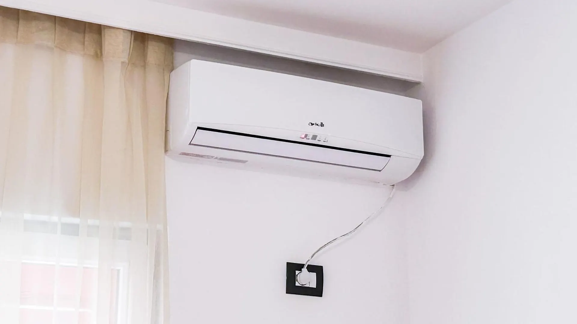 Two Bedrooms Top Location Golem  Διαμέρισμα