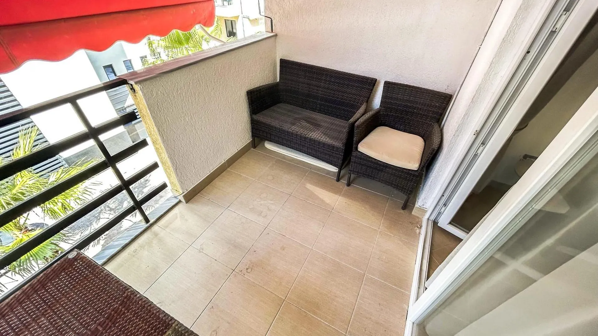 Two Bedrooms Top Location Golem  Διαμέρισμα
